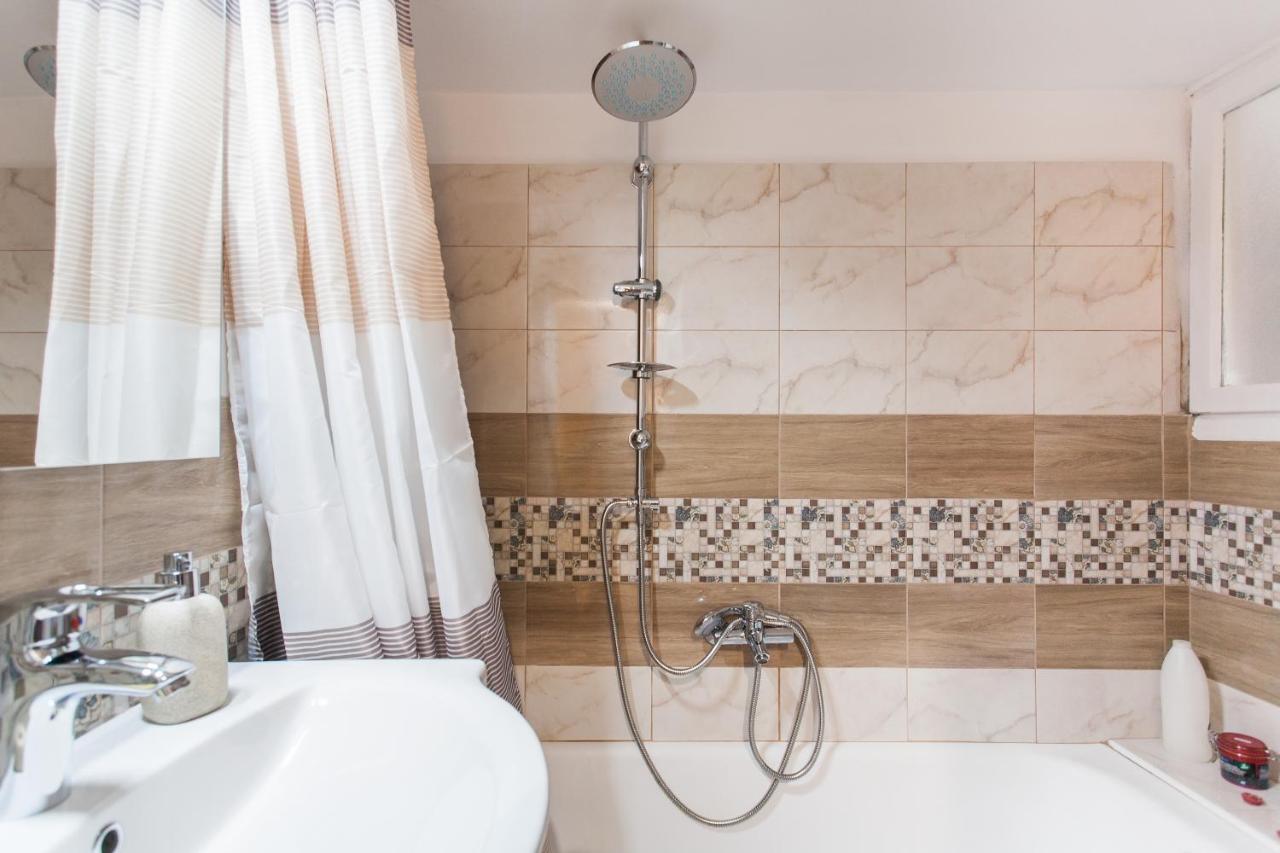 Safe quiet rooms in apartment close to metro station&walk Acropolis Atenas Exterior foto